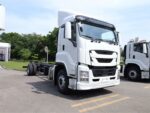 21 Ton Isuzu GIGA VC61 truck chassis metal stake diesel engine 6UZ1 1.5 cabin 4x2 - Image 2