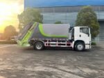 ISUZU Heavy Truck Vc66 Giga Compressed Garbage Truck - Image 6