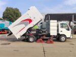 ISUZU small sweeper truck - Image 11