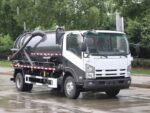 Qingling NPR sewage vacuum trucks - Image 2