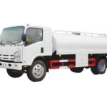 Qingling mini ELF vacuum pump suction trucks